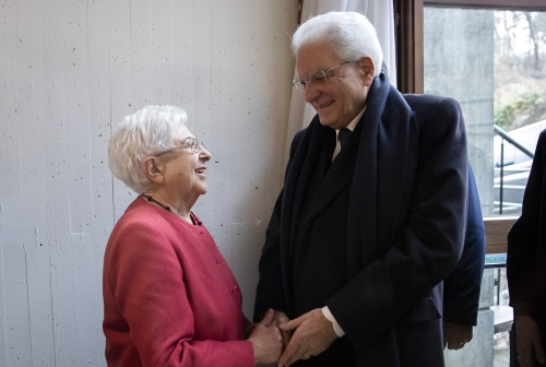  Il Presidente della Repubblica Sergio Mattarella saluta Maria Voce Emmaus, Presidente del Movimento dei Focolari, in occasione della celebrazione in onore di Chiara Lubich, nel centenario della sua nascita