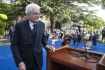 Il Presidente della Repubblica Sergio Mattarella in occasione della cerimonia di commemorazione del Sindaco del Comune di Rocca di Papa, Dott. Emanuele Crestini.
