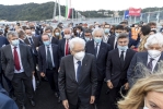 Il Presidente della Repubblica Sergio Mattarella percorre un breve tratto a piedi sul nuovo viadotto sul Polcevera