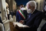 Il Presidente della Repubblica Sergio Mattarella con Michele de Pascale, Sindaco di Ravenna,in occasione dell'apertura dell'anno celebrativo per il settimo centenario della morte di Dante Alighieri