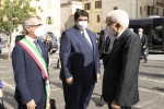 Il Presidente Sergio Mattarella con Christian Solinas, Presidente della Regione Sardegna, e Gian Vittorio Campus, Sindaco di Sassari in occasione della cerimonia di commemorazione del 10° anniversario della morte del Presidente emerito della Repubblica, Sen. Prof. Francesco Cossiga
