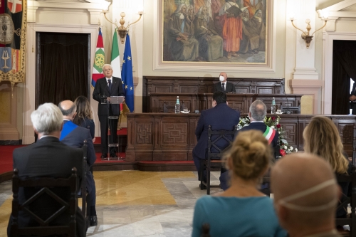 Il Presidente Sergio Mattarella nell’Aula Magna dell’Università degli Studi di Sassari, in occasione della cerimonia di commemorazione del 10° anniversario della morte del Presidente emerito della Repubblica, Sen. Prof. Francesco Cossiga
