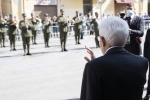 Il Presidente Sergio Mattarella assiste all’esecuzione dell’Inno “Dimonius” cantato e musicato dalla banda della Brigata Sassari, in occasione della cerimonia di commemorazione del 10° anniversario della morte del Presidente emerito della Repubblica, Sen. Prof. Francesco Cossiga
