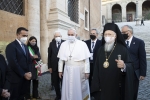 Il Presidente Sergio Mattarella con Sua Santità Papa Francesco e Sua Santità Bartolomeo I, Patriarca ecumenico di Costantinopoli
