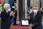 Il Presidente della Repubblica Sergio Mattarella consegna il Premio Speciale AIRC “Credere nella Ricerca a Mediaset, ritira il premio Massimo Ciampa, Segretario Generale Mediafriends, in occasione della cerimonia di celebrazione de “I Giorni della Ricerca”