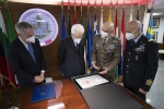 Il Presidente Sergio Mattarella alla sede del Comando Operativo di vertice Interforze in occasione del collegamento in videoconferenza per rivolgere gli auguri ai contingenti militari italiani impegnati nei teatri di operazioni internazionali
