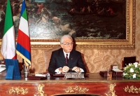 Il Presidente della Repubblica Francesco Cossiga nel suo studio al Quirinale
