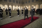 Il Presidente della Camera dei Deputati, Roberto Fico, al suo arrivo al Quirinale, in occasione delle consultazioni
