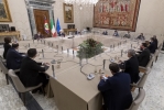 Il Presidente della Repubblica Sergio Mattarella con i Gruppi Parlamentari "Fratelli d'Italia" del Senato e della Camera; Gruppi Parlamentari “Forza Italia Berlusconi Presidente - UDC” del Senato e “Forza Italia - Berlusconi Presidente” della Camera; Gruppi Parlamentari “Lega – Salvini Premier - Partito Sardo d'azione" del Senato e "Lega - Salvini Premier" della Camera; Rappresentanti della componente "Noi con l'Italia - USEI - Cambiamo! - Alleanza di centro" del Gruppo Misto della Camera e della componente "Idea - Cambiamo" del Gruppo Misto del Senato
