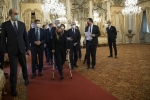 "Fratelli d'Italia" del Senato e della Camera; “Forza Italia Berlusconi Presidente - UDC” del Senato e “Forza Italia - Berlusconi Presidente” della Camera; “Lega – Salvini Premier - Partito Sardo d'azione" del Senato e "Lega - Salvini Premier" della Camera; "Noi con l'Italia - USEI - Cambiamo! - Alleanza di centro" del Gruppo Misto della Camera e "Idea - Cambiamo" del Gruppo Misto del Senato