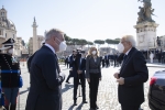 Il Presidente della Repubblica Sergio Mattarella con il Ministro della Difesa,Lorenzo Guerini, all'Altare della Patria in occasione della ricorrenza del 76° anniversario della Liberazione
