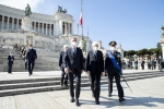 Il Presidente della Repubblica Sergio Mattarella con il Ministro della Difesa,Lorenzo Guerini,e con il Capo di Stato Maggiore della Difesa,​​​​​​Generale Enzo Vecciarelli, all'Altare della Patria in occasione della ricorrenza del 76° anniversario della Liberazione
