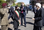 Il Presidente Sergio Mattarella accolto dal Sindaco di Roma Virginia Raggi in occasione della deposizione di una corona d’alloro sul monumento in ricordo delle vittime del rastrellamento del Quadraro, in occasione del 76° anniversario della Liberazione