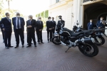 Il Presidente Sergio Mattarella durante la consegna delle moto Guzzi V85TT al reggimento Corazzieri,in occasione del 100° anniversario di Moto Guzzi
