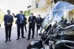 Il Presidente Sergio Mattarella durante la consegna delle moto Guzzi V85TT al reggimento Corazzieri,in occasione del 100° anniversario di Moto Guzzi
