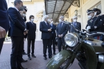 Il Presidente Sergio Mattarella durante la consegna delle moto Guzzi V85TT al reggimento Corazzieri,in occasione del 100° anniversario di Moto Guzzi
