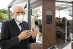 Il Presidente Sergio Mattarella alla caserma "Pietro Lungaro", in occasione della cerimonia di svelamento della teca contenente i resti della "Quarto Savona 15"
