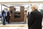 Il Presidente Sergio Mattarella alla caserma "Pietro Lungaro", in occasione della cerimonia di svelamento della teca contenente i resti della "Quarto Savona 15"
