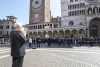 Il Presidente della Repubblica Sergio Mattarella in Piazza del Duomo a Cremona in occasione dello scoprimento di una targa a ricordo delle vittime del Covid-19.
