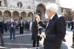 Il Presidente della Repubblica Sergio Mattarella in Piazza del Duomo a Cremona in occasione dello scoprimento di una targa a ricordo delle vittime del Covid-19.
