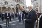 Il Presidente della Repubblica Sergio Mattarella in Piazza del Duomo a Cremona in occasione dello scoprimento di una targa a ricordo delle vittime del Covid-19.
