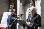 Il Presidente della Repubblica Sergio Mattarella in Piazza del Duomo a Cremona in occasione dello scoprimento di una targa a ricordo delle vittime del Covid-19.
