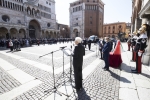 Il Presidente della Repubblica Sergio Mattarella in Piazza del Duomo a Cremona in occasione dello scoprimento di una targa a ricordo delle vittime del Covid-19.
