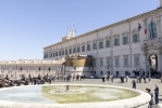 Il Cambio solenne della Guardia d'Onore da parte del Reggimento Corazzieri a cavallo con la Fanfara del IV Reggimento Carabinieri a cavallo, in occasione della Festa della Repubblica