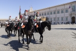 Il Cambio solenne della Guardia d'Onore da parte del Reggimento Corazzieri a cavallo con la Fanfara del IV Reggimento Carabinieri a cavallo, in occasione della Festa della Repubblica