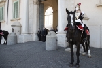 Il Cambio solenne della Guardia d'Onore da parte del Reggimento Corazzieri a cavallo con la Fanfara del IV Reggimento Carabinieri a cavallo, in occasione della Festa della Repubblica