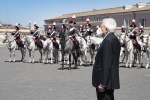 Il Cambio solenne della Guardia d'Onore da parte del Reggimento Corazzieri a cavallo con la Fanfara del IV Reggimento Carabinieri a cavallo, in occasione della Festa della Repubblica