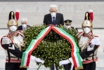 Il Presidente Sergio Mattarella in occasione della deposizione di una corona d’alloro all’Altare della Patria per la Festa Nazionale della Repubblica