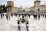 Il Presidente Sergio Mattarella in occasione della deposizione di una corona d’alloro all’Altare della Patria per la Festa Nazionale della Repubblica