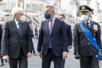 Il Presidente Sergio Mattarella con il Ministro della Difesa Lorenzo Guerini, e il Capo di Stato Maggiore della Difesa Gen. Enzo Vecciarelli al termine della cerimonia di deposizione di una corona d’alloro 
all’Altare della Patria, in occasione della Festa Nazionale della Repubblica 