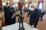 Il Presidente Sergio Mattarella con il Gen. C.A. Teo Luzi, Comandante generale dell’Arma dei Carabinieri, nel corso dell'incontro con una rappresentanza di Carabinieri, in occasione del 207° anniversario della costituzione dell’Arma 