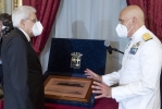 Il Presidente Sergio Mattarella con L'Amm. Sq. Giuseppe Cavo Dragone, Capo di Stato Maggiore della Marina Militare, in occasione dell'incontro con una rappresentanza della Marina Militare, nel 160° anniversario della Marina Militare 
