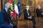 Il Presidente della Repubblica Sergio Mattarella durante l'incontro con Giovanni Malagò, Presidente del CONI e Luca Pancalli Presidente del Comitato Italiano Paralimpico, unitamente ad una delegazione del comitato organizzatore delle Olimpiadi di Milano-Cortina 2026
