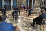 Il Presidente della Repubblica Sergio Mattarella durante l'incontro con una delegazione della Conferenza delle Regioni e delle Province Autonome 
