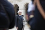 Il Presidente della Repubblica Sergio Mattarella all'Hôtel des Invalides, durante gli onori militari, in occasione della visita di Stato nella Repubblica di Francia
