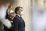 Il Presidente della Repubblica Sergio Mattarella arriva al Palais de l’Elysée, accolto da Emmanuel Macron,Presidente della Repubblica Francese 