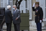 Il Presidente della Repubblica Sergio Mattarella accolto dal Presidente del Sénat, Gérard Larcher, in occasione della visita di Stato nella Repubblica Francese
.