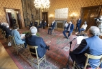 Il Presidente Sergio Mattarella nel corso dell'incontro con Eugenio Occorsio, Presidente della Fondazione Vittorio Occorsio, e una delegazione del sodalizio