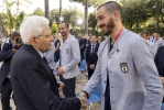 Il Presidente Sergio Mattarella con Leonardo Bonucci, al termine dell'incontro con la Nazionale di calcio italiana, di ritorno dai Campionati europei, e con la Federazione Italiana Tennis, di ritorno dal Torneo di Wimbledon