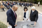 Consegna da parte del Presidente dell’Asp, alla presenza di Virginia Lorenzetti, autrice del“Ventaglio del Presidente” edizione 2021, al Presidente Sergio Mattarella