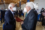 Il Presidente Sergio Mattarella al centro polifunzionale “Umberto Elia Terracini”,saluta Josep Borrell,Alto rappresentante dell'Unione per gli affari esteri e la politica di sicurezza,in occasione del 40° seminario per la formazione federalista europea,nell’80° anniversario del Manifesto di Ventotene
