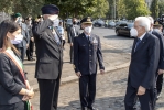 Il Presidente Sergio Mattarella accolto da Enzo Vecciarelli, Capo di Stato Maggiore della Difesa, dal Gen. C.A. Sergio Filipponi, Presidente dell’Associazione Nazionale Combattenti della Guerra di Liberazione Inquadrati nei Reparti Regolari delle Forze Armate e da Virginia Raggi, Sindaco di Roma Capitale, al suo arrivo al Parco della Resistenza, in occasione della deposizione di una corone d’alloro  nel del 78° anniversario della Difesa di Roma