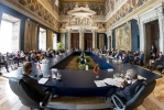 La prima sessione di lavoro in occasione della XVI riunione del gruppo Arraiolos