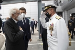 Il Presidente della Repubblica Sergio Mattarella accolto dall'Amm. Bob Burke, Comandante del Comando Interforze Alleato di Napoli, in occasione della cerimonia di celebrazione del 70° anniversario della NATO in Italia
