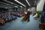 
Il Presidente della Repubblica Sergio Mattarella durante il suo indirizzo di saluto alla cerimonia di celebrazione del 70° anniversario della NATO in Italia
