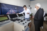 Il Presidente della Repubblica Sergio Mattarella visita il laboratorio di navigazione con simulatori di plancia nave,dell’Istituto OmniComprensivo Tecnico Nautico e Aeronautico, Logistica e Trasporti di Pizzo Calabro